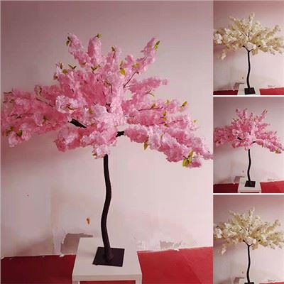 Arborele artificial de flori roz