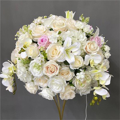 Frumoase aranjamente florale de masă