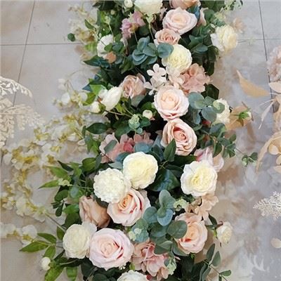 Arc de flori pentru ceremonia de nuntă