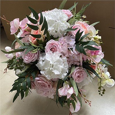 Centerpiece cu flori roz pentru nunti