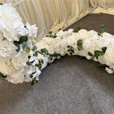 Decor de nunta cu flori false